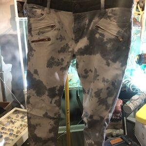 Etienne Marcel Gray & White Black Tie-Dye Jeans with Leather waist. Red zipper